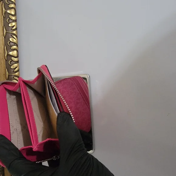 Michael Kors Jet Set Pink Small Wallet - Picture 6 of 6